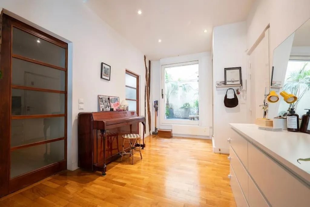 Spacious Apartment In Central Paris France