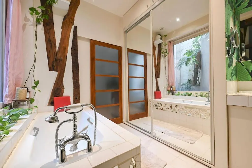 Spacious Apartment In Central Paris France